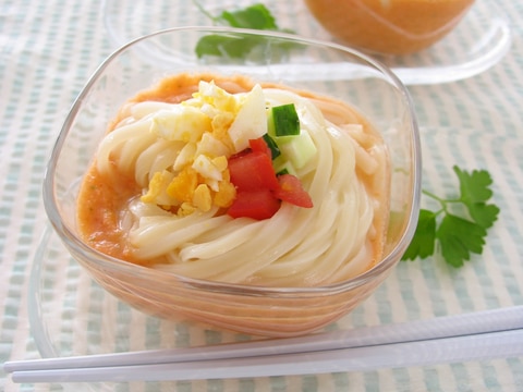 ガスパチョうどん（冷製トマトスープうどん）